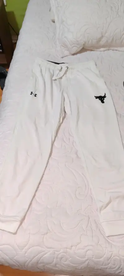 Vendo buzo under Armour - miniatura 1