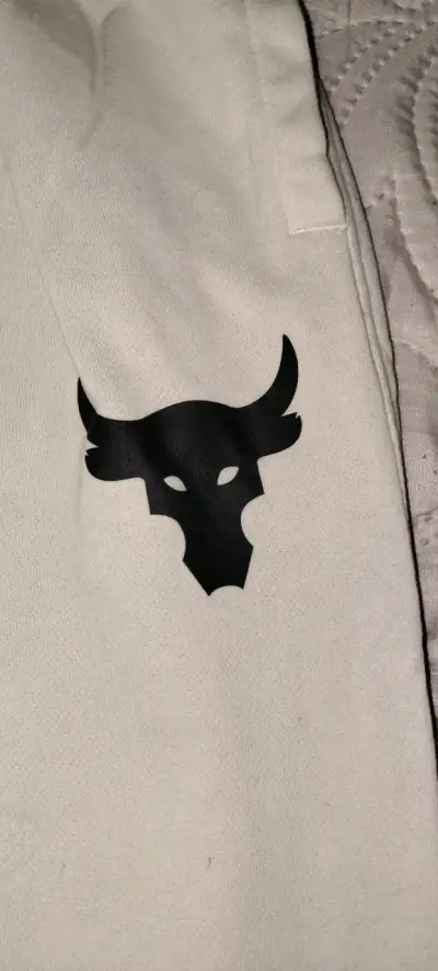 Vendo buzo under Armour - miniatura 2