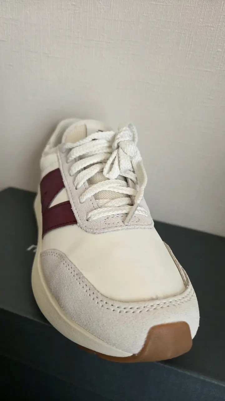 Zapatillas deportivas blancas y burdeos - 3