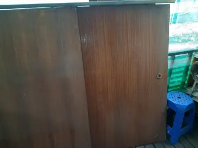 Puerta de madera corrediza usada - miniatura 2