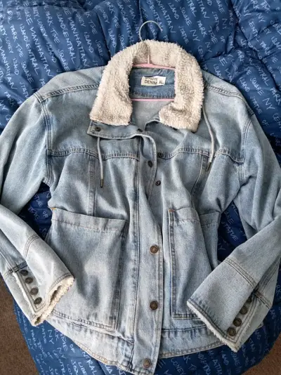 Chaqueta de mezclilla con forro de borrego - miniatura 1
