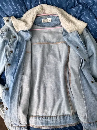 Chaqueta de mezclilla con forro de borrego - miniatura 2