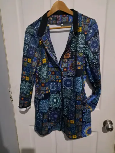 Blazer estampado colorido para mujer - miniatura 1