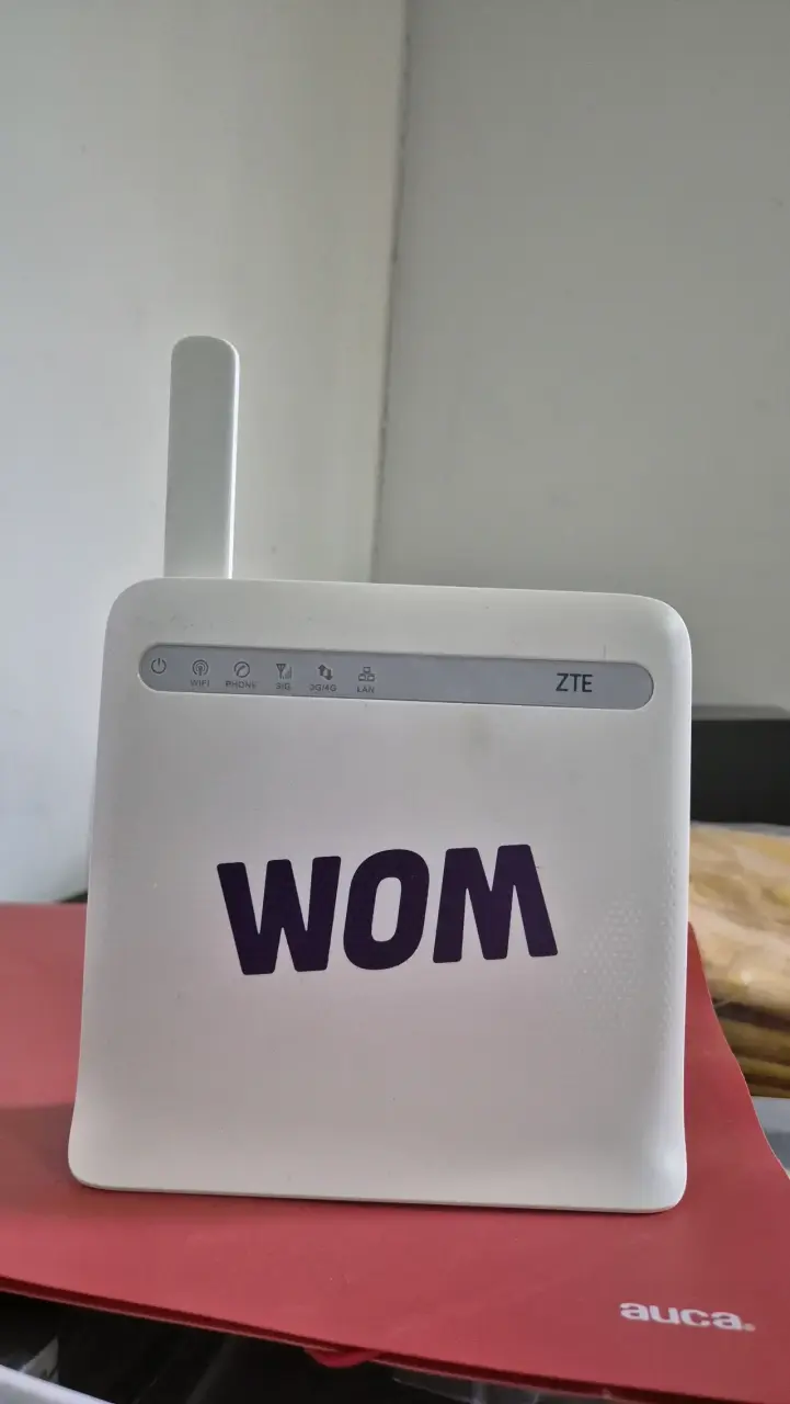Router ZTE WOM 4G LTE blanco