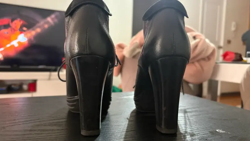 Botines de cuero negro con tacón alto - 3