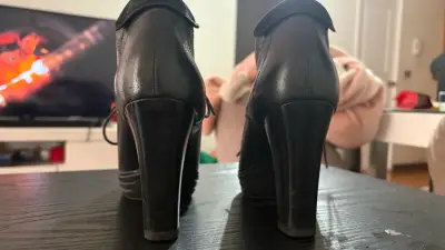 Botines de cuero negro con tacón alto - miniatura 3
