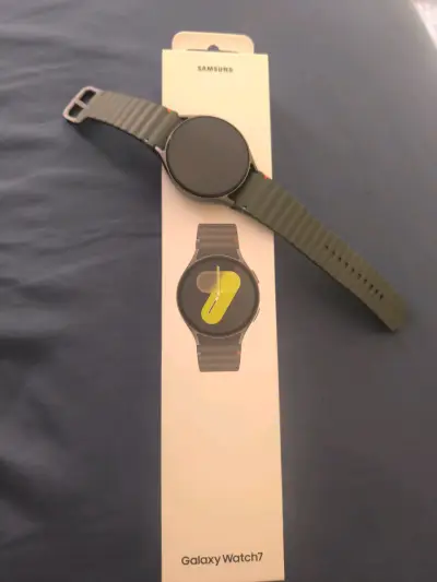 Samsung Galaxy Watch7 con correa verde - miniatura 1