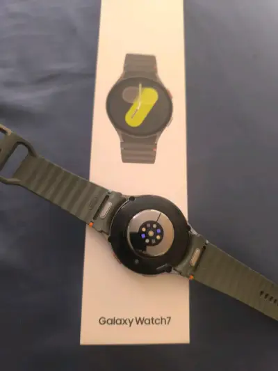 Samsung Galaxy Watch7 con correa verde - miniatura 2