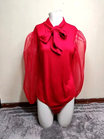 Body rojo con mangas de tul y lazo - miniatura 1