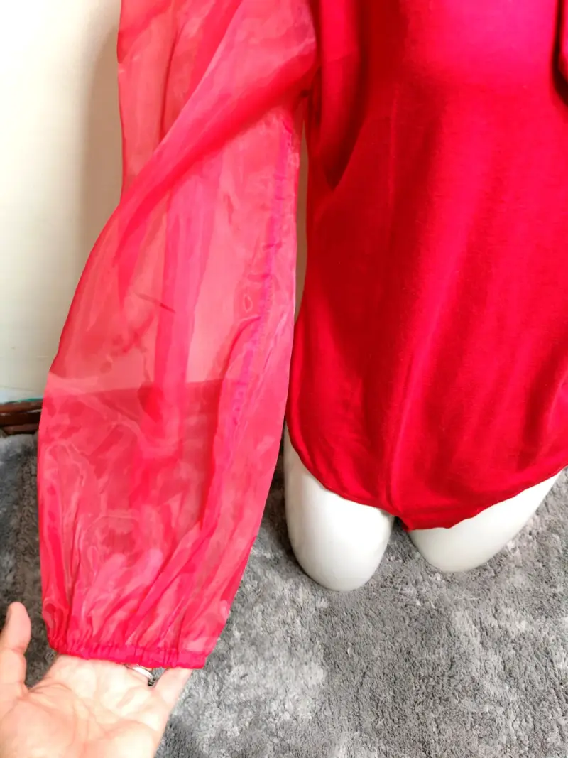 Body rojo con mangas de tul y lazo - 2