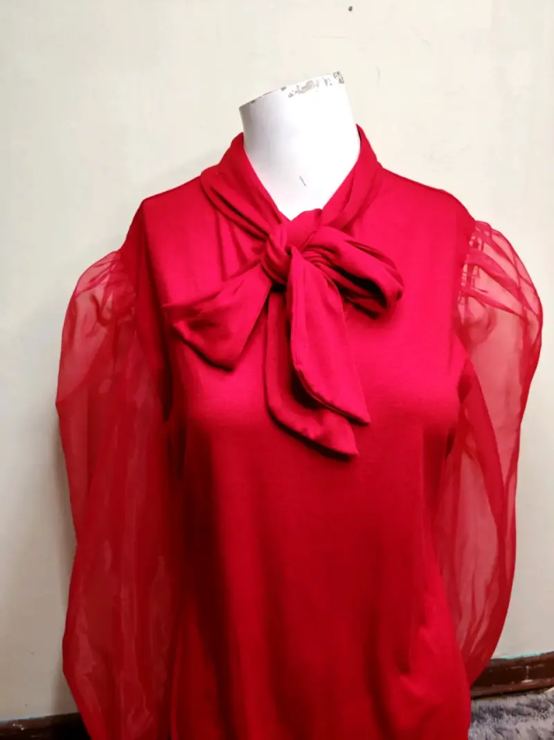 Body rojo con mangas de tul y lazo - 3