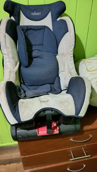 Silla para auto niño pequeño - miniatura 1