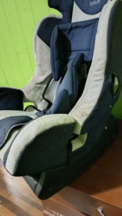 Silla para auto niño pequeño - miniatura 3