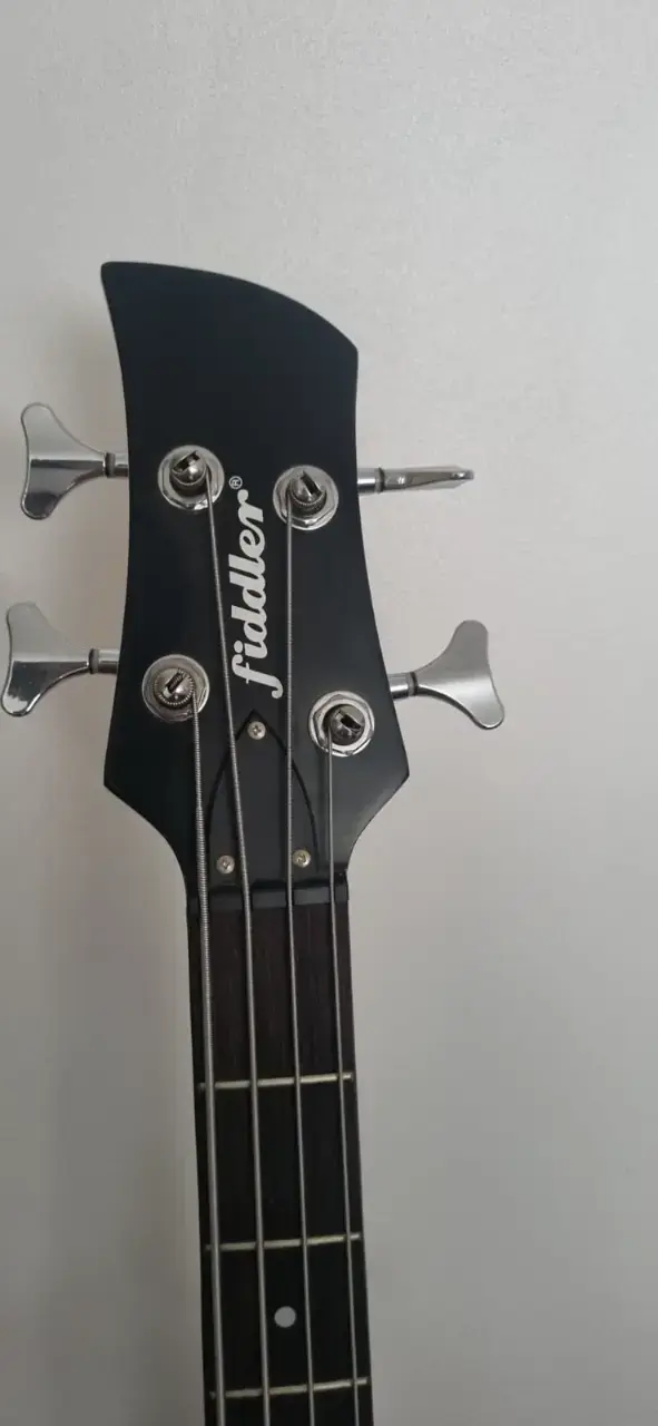 Bajo eléctrico Fiddler Sunbrust + Amplificador - 3