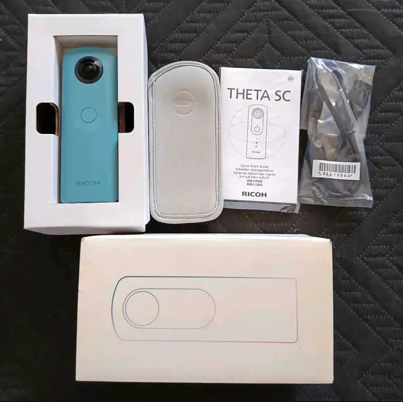 Cámara Ricoh Theta SC 360° azul con accesorios