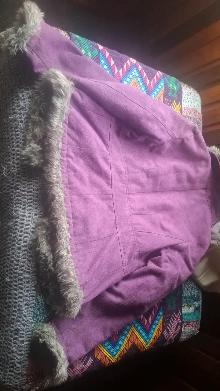Chaqueta morada con forro de piel sintética - 2
