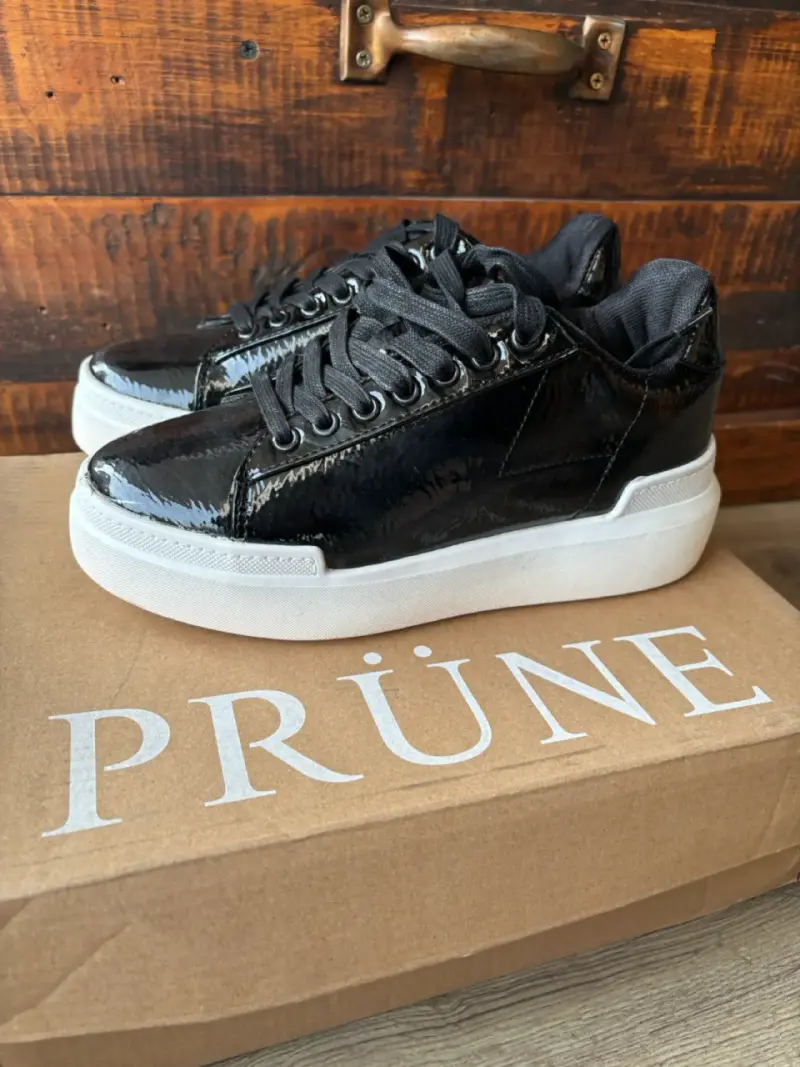 Zapatillas negras Prüne de charol - 1