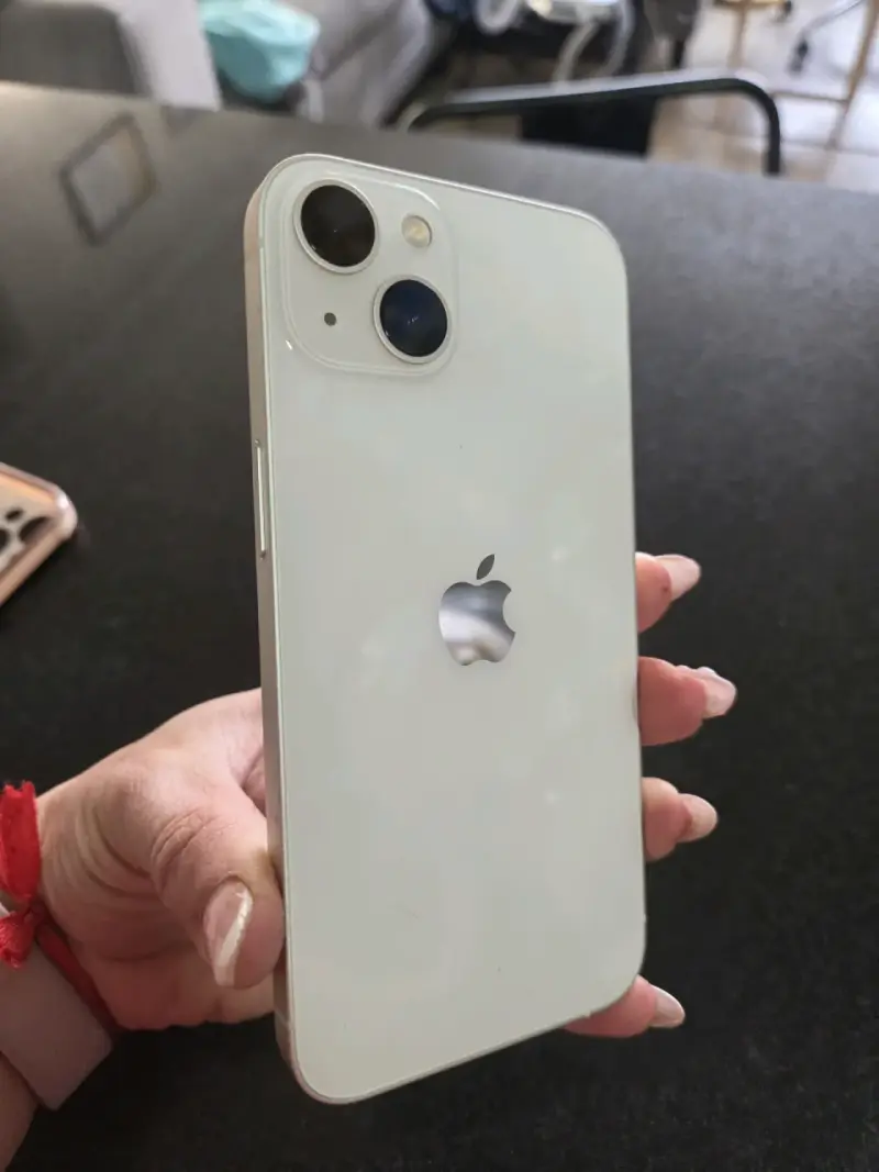 iPhone 13 blanco en muy buen estado - 1