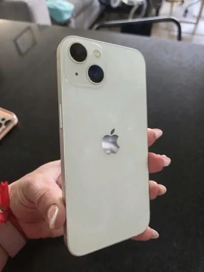 iPhone 13 blanco en muy buen estado - miniatura 1