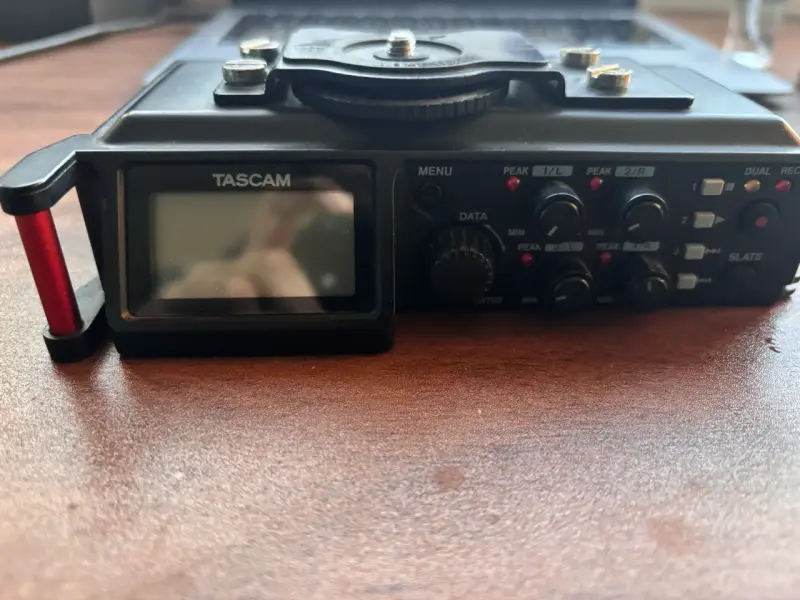 Grabadora TASCAM DR 70D - 2