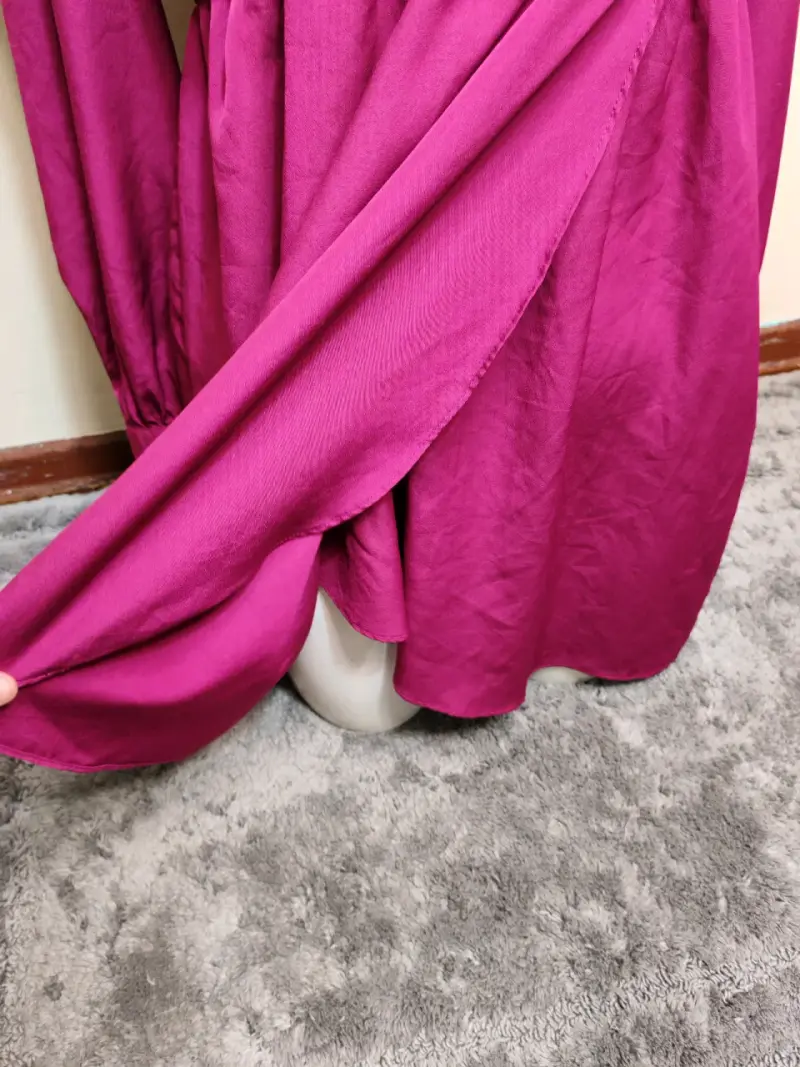 Vestido fucsia con escote en V - 3