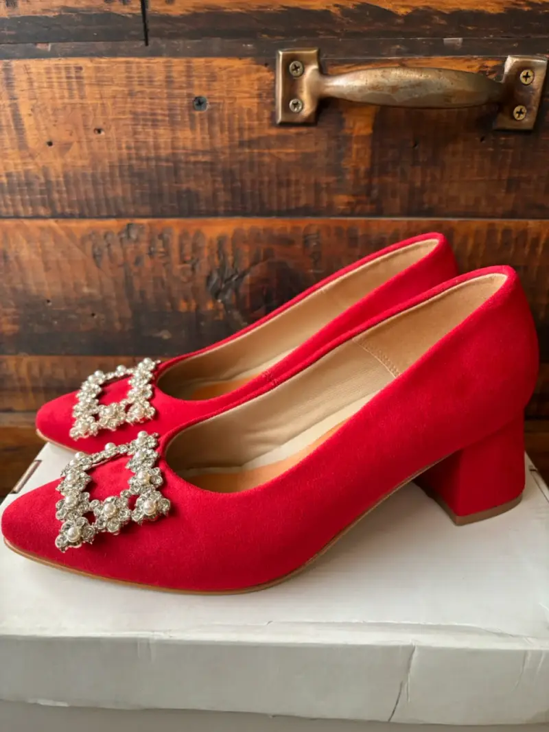 Zapatos de tacón rojo con adorno brillante - 3
