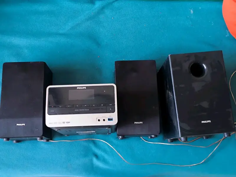 Sistema de sonido Philips con parlantes - 1
