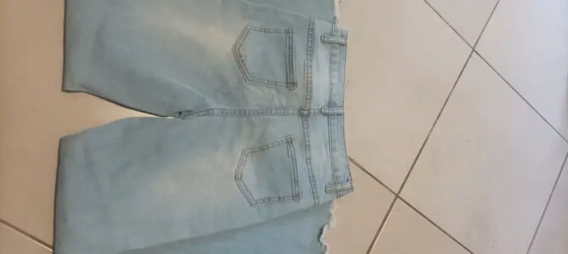 Pantalón de mezclilla desgastados celestes - 2