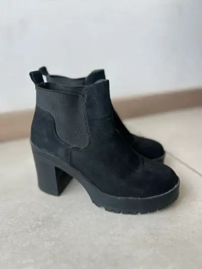 Botines negros de tacón grueso - miniatura 1
