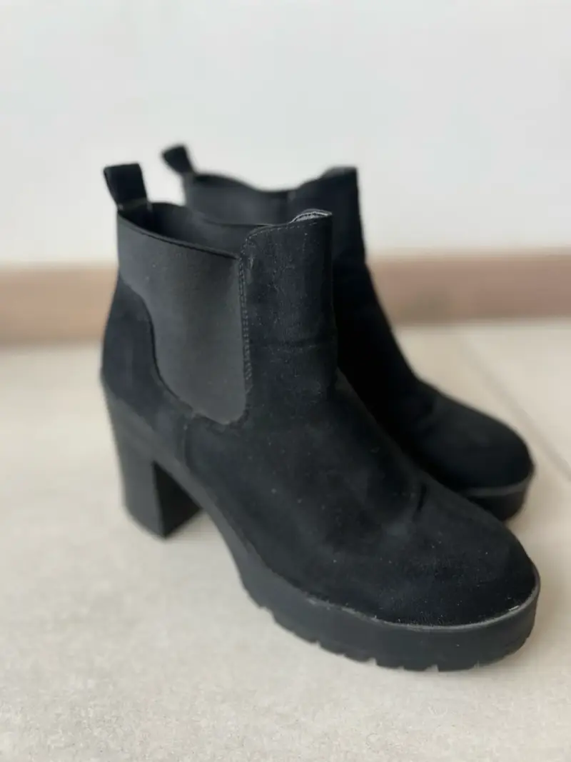 Botines negros de tacón grueso - 2