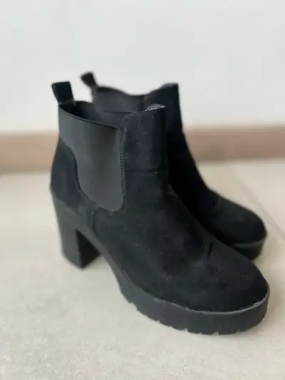Botines negros de tacón grueso - miniatura 2