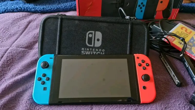 Consola Nintendo Switch con accesorios y juego - 3