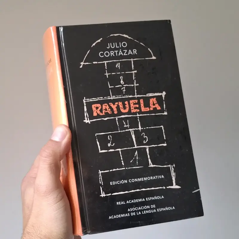 Libro Rayuela de Julio Cortázar - Edición Conmemorativa