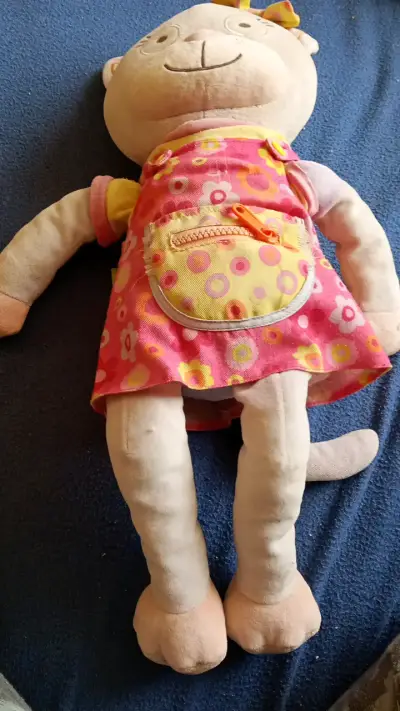 Peluche de gato con vestido floral - miniatura 1