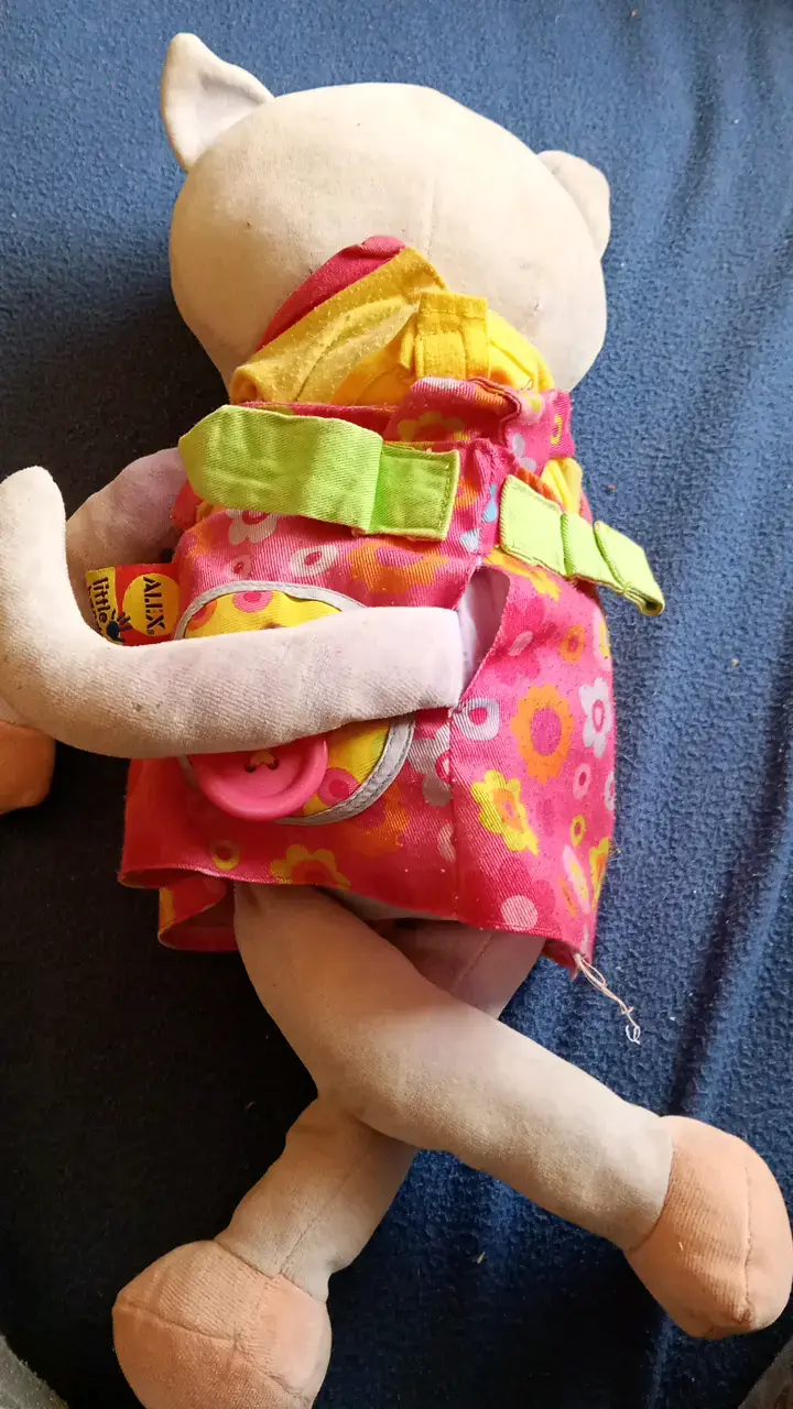 Peluche de gato con vestido floral - 2