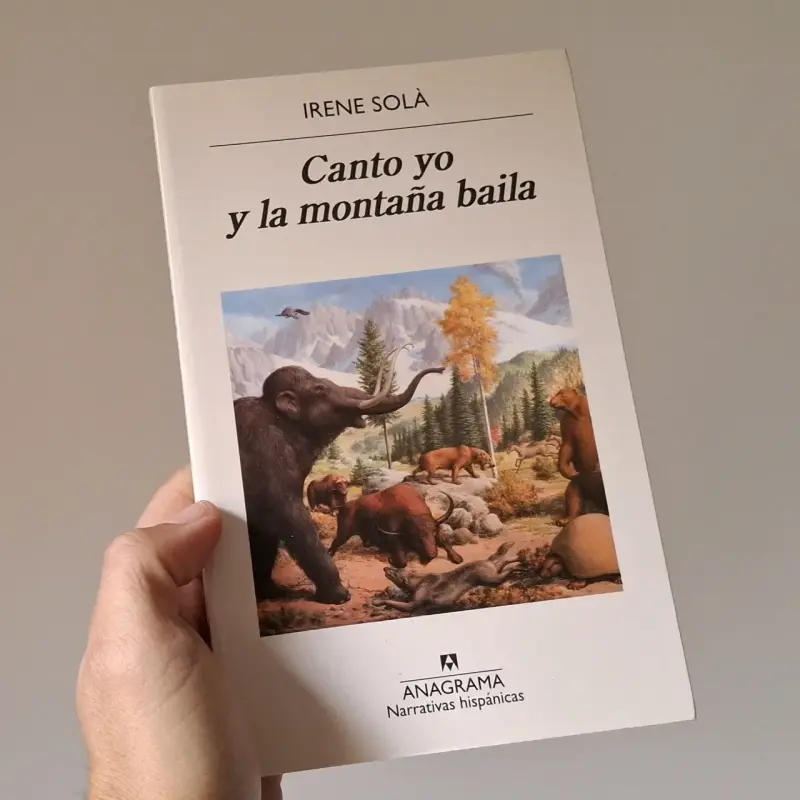 Libro 'Canto yo y la montaña baila' de Irene Solà