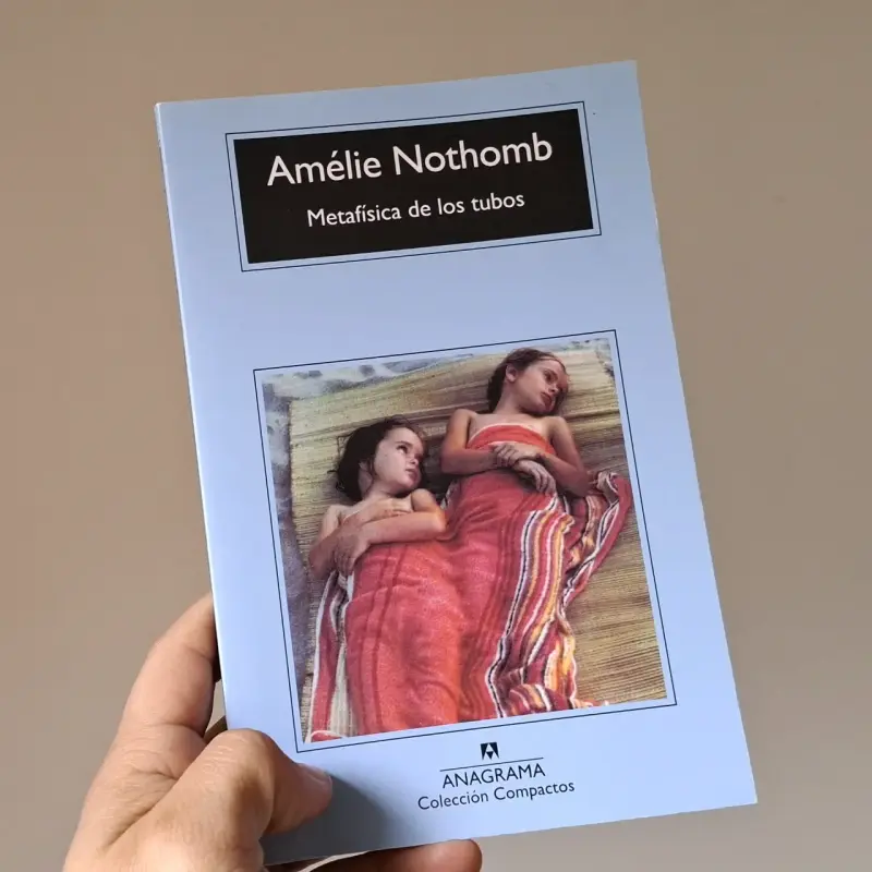 Libro 'Metafísica de los tubos' de Amélie Nothomb