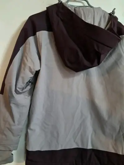 Chaqueta impermeable Lippi gris y negra - miniatura 3
