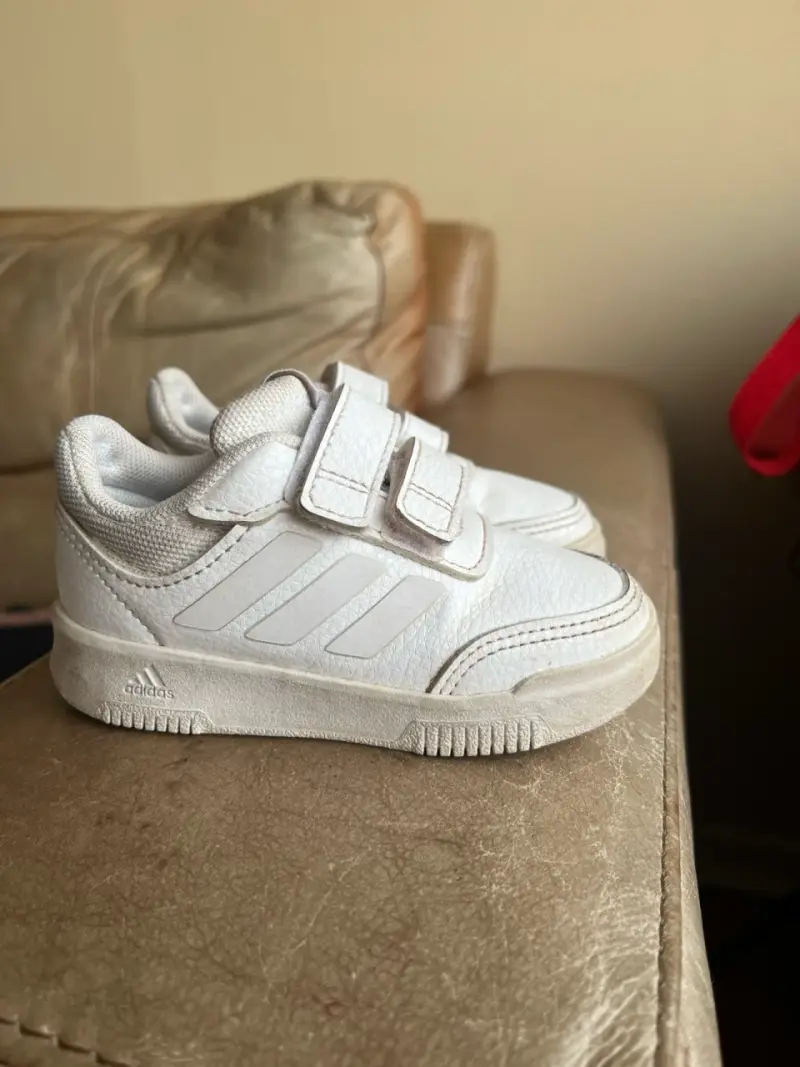 Zapatillas blancas Adidas para niños - 1