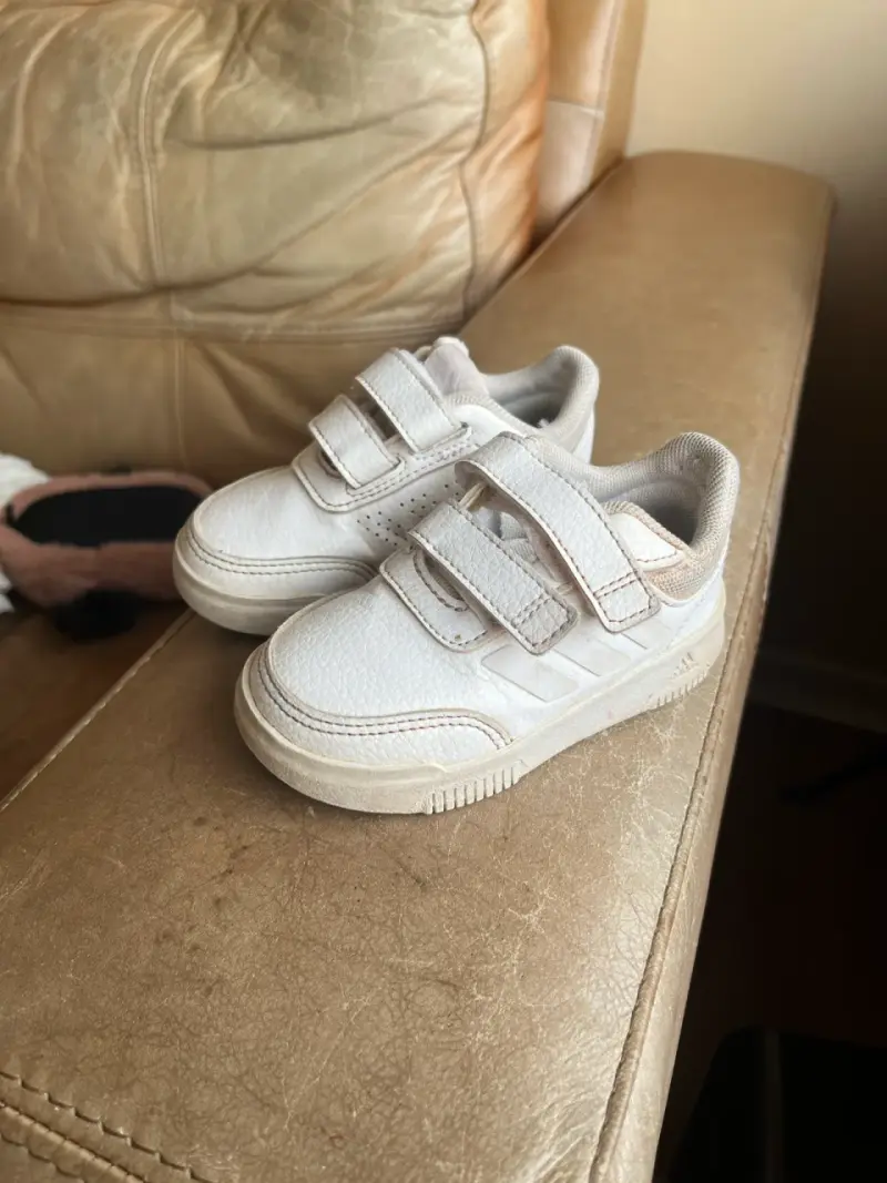 Zapatillas blancas Adidas para niños - 2