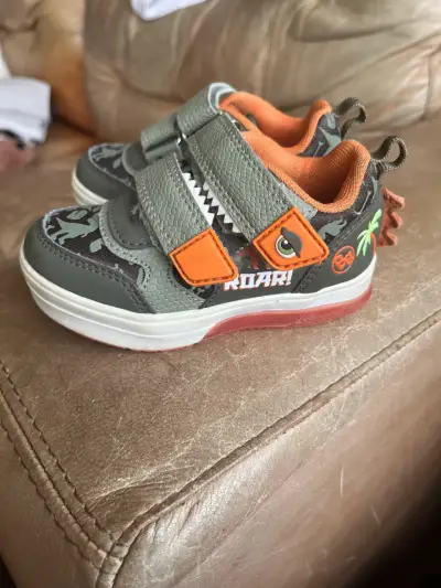 Zapatillas infantiles con luces - miniatura 2