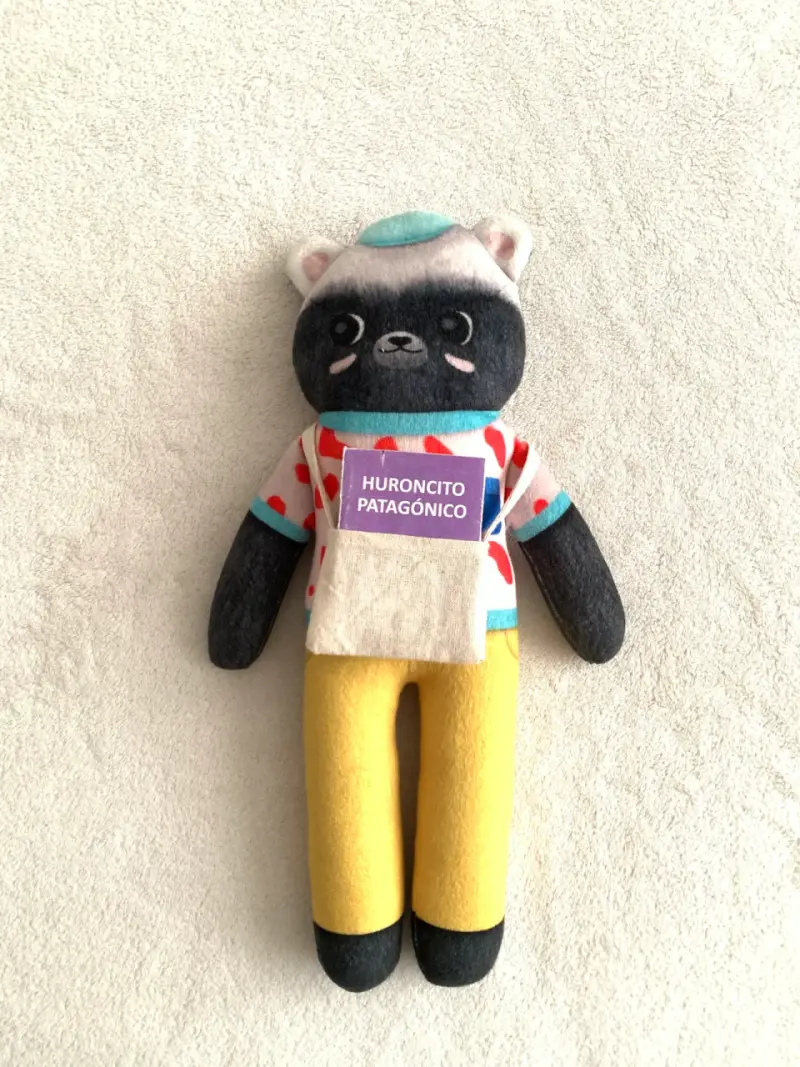 Peluche fauna nativa Huroncito Patagónico colorido