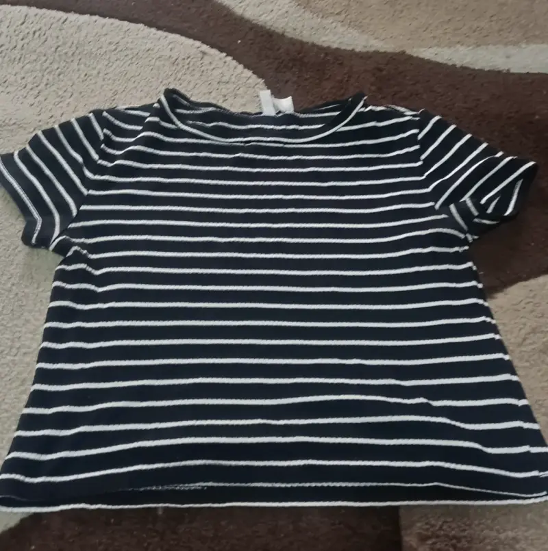 Polera rayada negra y blanca