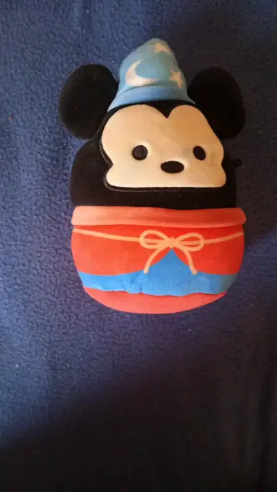 Peluche de personaje con gorro de mago - miniatura 1