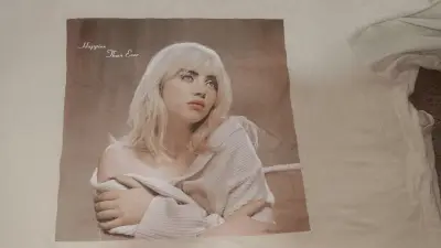 Polera estampada de Billie elish - miniatura 2