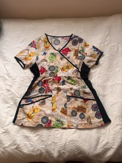 Uniforme médico estampada con dibujos animados - miniatura 1