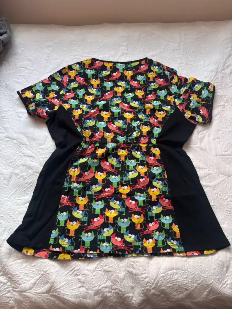 Uniforme médica estampada de gatos colorida - 2