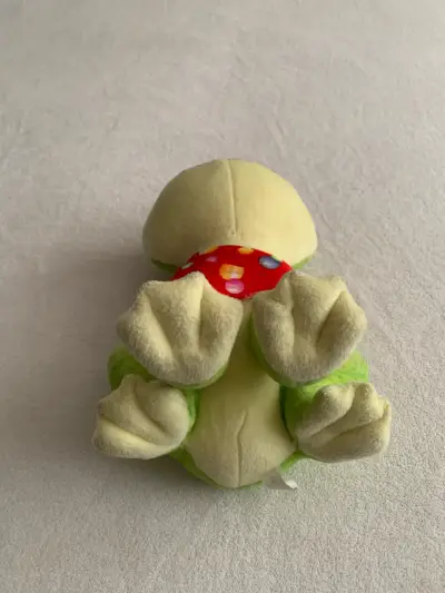 Peluche de rana con pañuelo rojo Village - miniatura 4