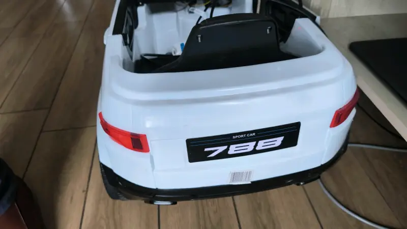 Auto eléctrico para niños modelo 788 - 1