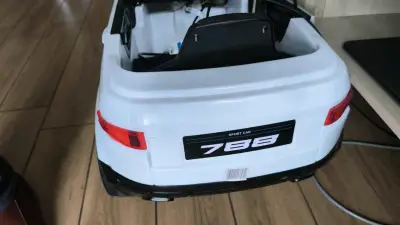 Auto eléctrico para niños modelo 788 - miniatura 1